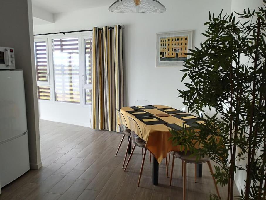 Appartement Climatise Au Coeur De La Provence Lac Et Parcs D'Attractions 10Mn Avignon Monteux Exterior photo